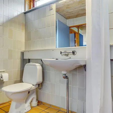 Semesterbostad Bennek - 200m From The Sea By Interhome